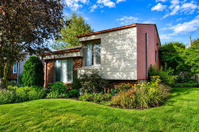 Facade — 999 22e Avenue, Laval