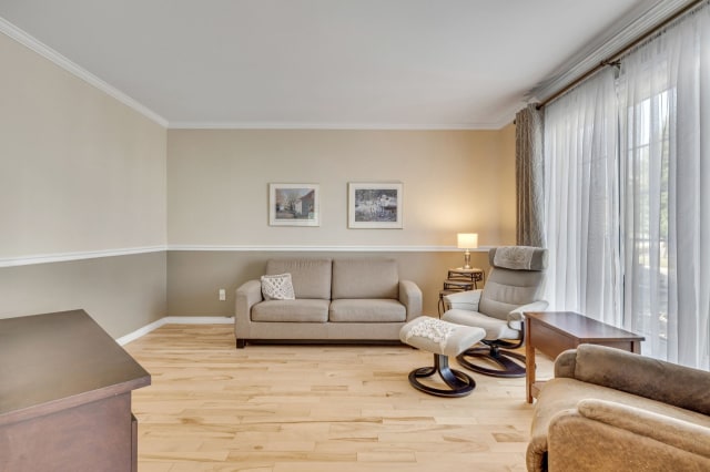 Salon — 896 Rue Ferrant, L'Ancienne-Lorette