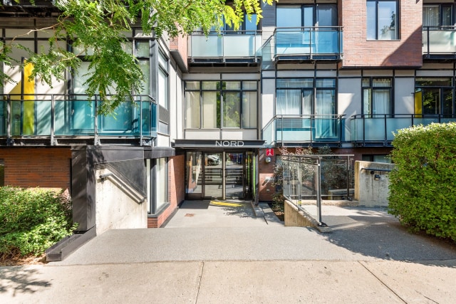 Outdoor entrance — 1451 Rue Parthenais, Montréal