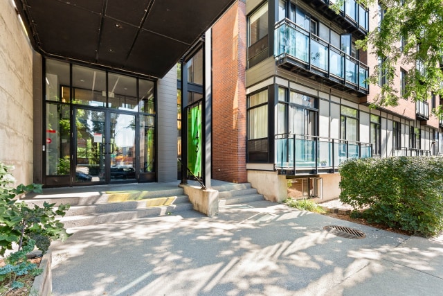 Outdoor entrance — 1451 Rue Parthenais, Montréal