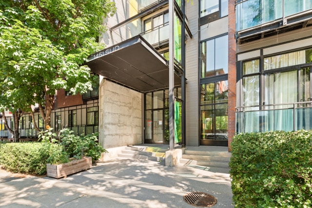 Outdoor entrance — 1451 Rue Parthenais, Montréal