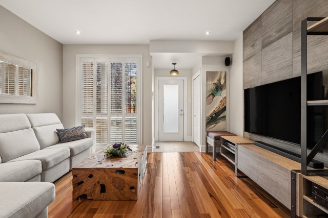 Salon — 9441Z Rue Rousseau, Montréal