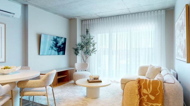 Living room — 1555 Boul. Chomedey, Laval