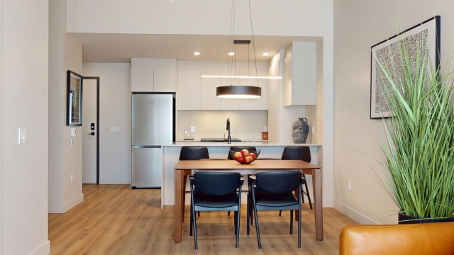Dining room — 1555 Boul. Chomedey, Laval