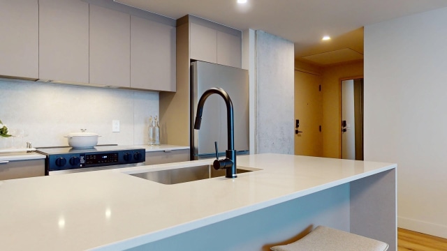 Photo 4 — 1555 Boul. Chomedey, Laval