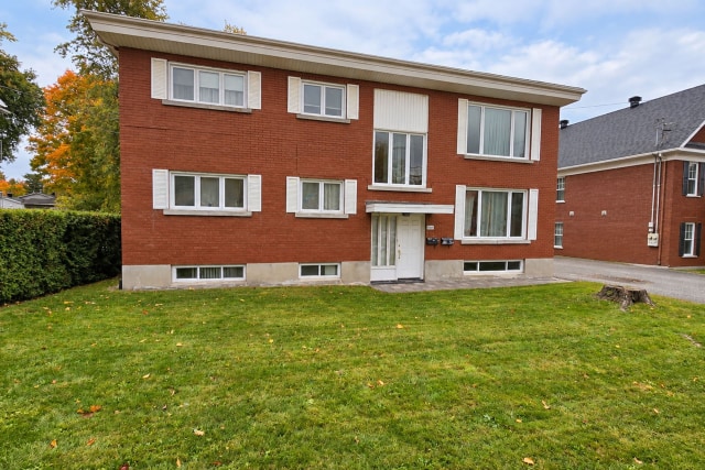 Façade — 1690 Rue Prospect, Sherbrooke