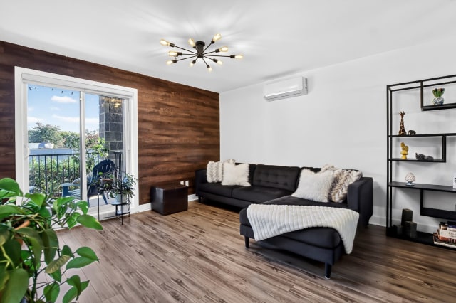 Salon — 14 Rue Guy, Saint-Eustache