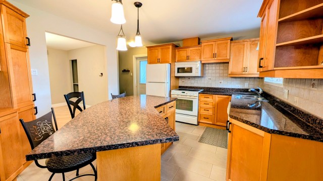 Photo 3 — 1390 Av. de la Montagne E., Québec