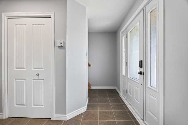 Hall d'entrée — 73 Rue Gingras, Sainte-Catherine-de-la-Jacques-Cartier