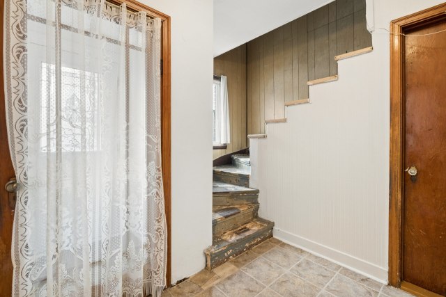 Hall d'entrée — 774 11e Avenue, Montréal