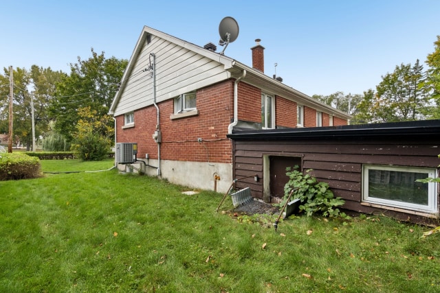 Face arrière — 235 Green Circle, Dorval