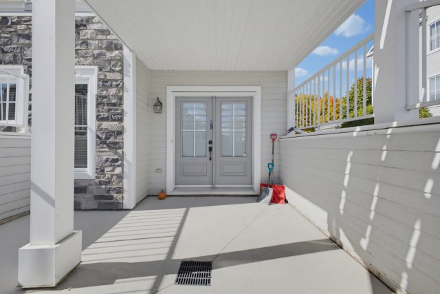 Façade — 9715 Rue Yvon-Paiement, Mirabel