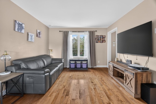 Salon — 1366Z Rue Hamon, Québec