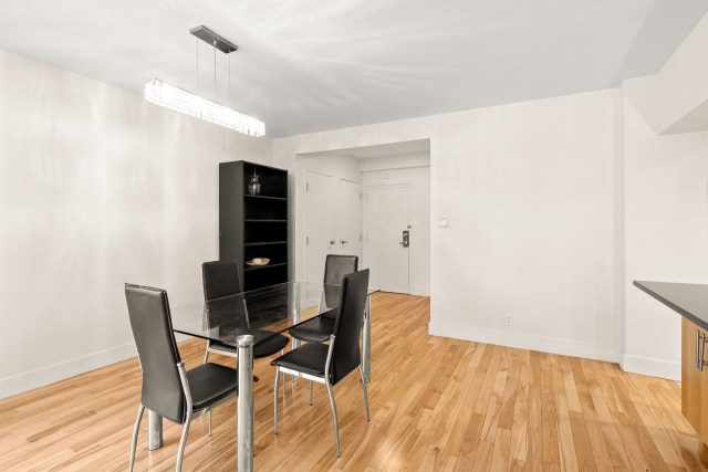 Salle à manger — 1520 Av. du Docteur-Penfield, Montréal