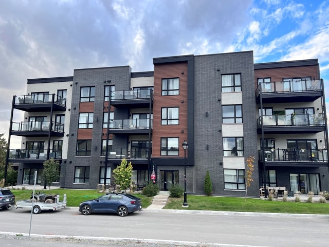 Façade — 403-322 Rue Des Vétérans, Mont-Saint-Hilaire