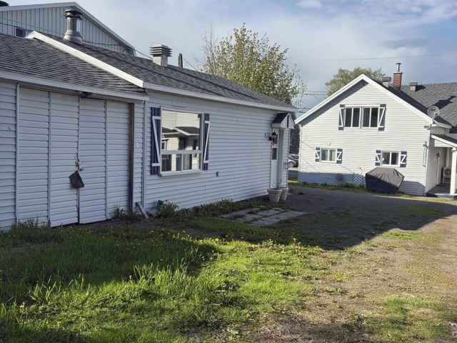 Garage — 28 Rte Elgin S, Saint-Pamphile