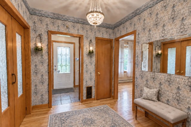 Hall d'entrée — 2210 Rue d'Youville, Sherbrooke