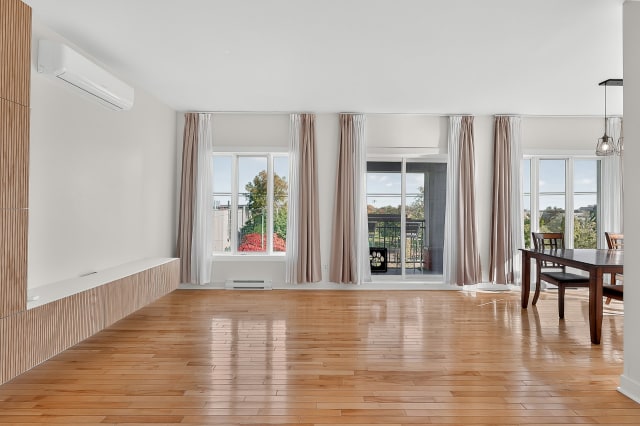 Salon — 3080 Rue du Trianon, Montréal