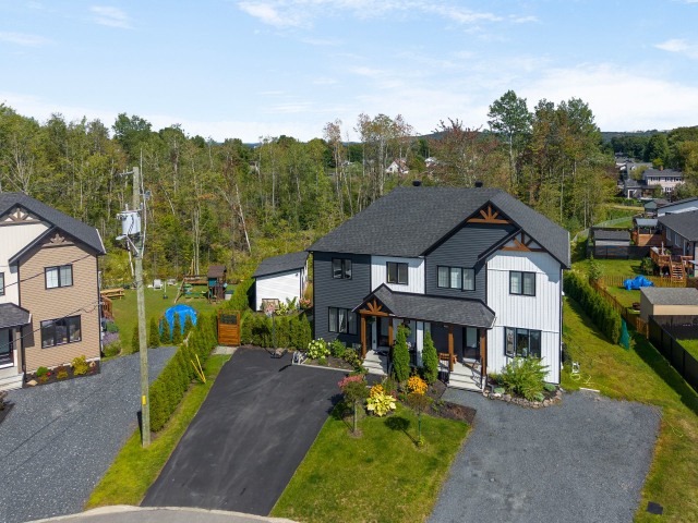 Façade — 1035 Rue de Honfleur, Sherbrooke