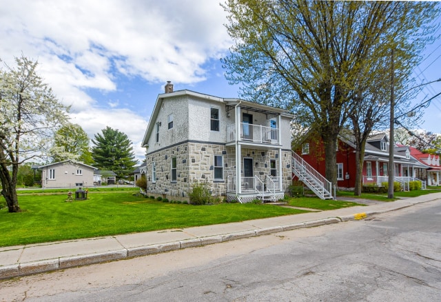 Façade — 2045 - 2065 Av. Nicolas-Perrot, Bécancour