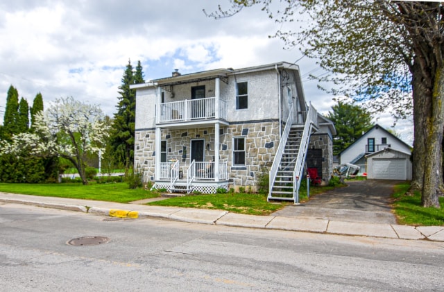 Façade — 2045 - 2065 Av. Nicolas-Perrot, Bécancour