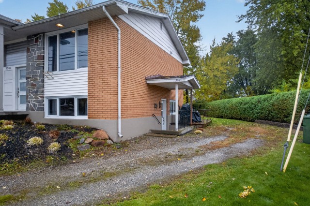 Entrée extérieure — 3086 - 3090 Rue Galt O., Sherbrooke
