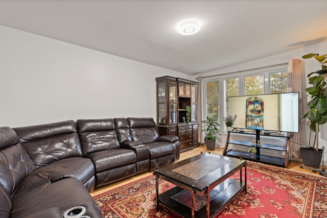 Salon — 5723 Rue Pellan, Brossard
