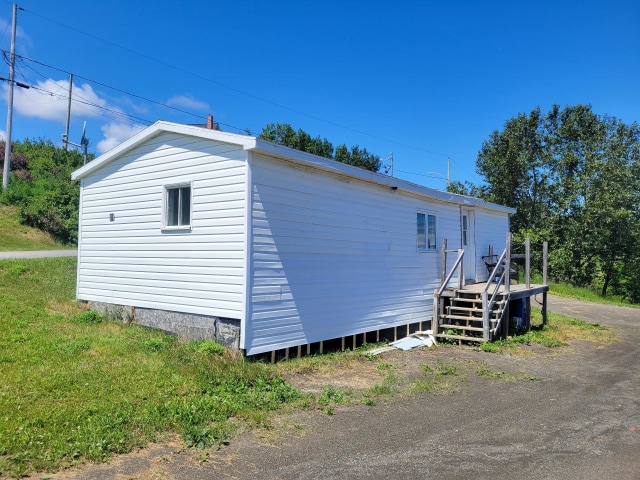 Entrée extérieure — 31 Rue Aubut, Gaspé