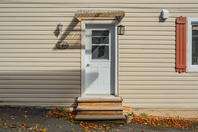 Entrée extérieure — 10 - 10B Rue Bérubé, Témiscouata-sur-le-Lac