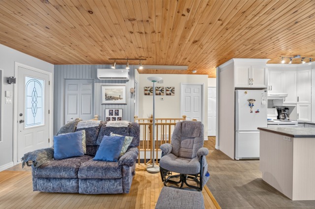 Salon — 9150 Rue de l'Amazone, Québec
