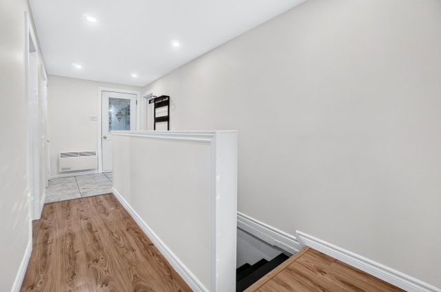 Corridor — 104 Rue Robert, Notre-Dame-des-Prairies