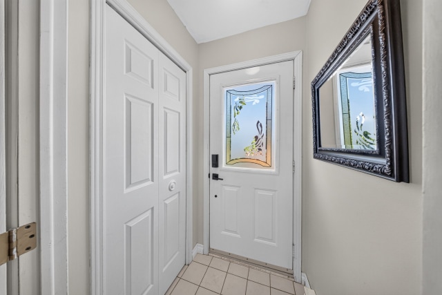 Entrance hall — 4945 Rue Gabriel, Sherbrooke