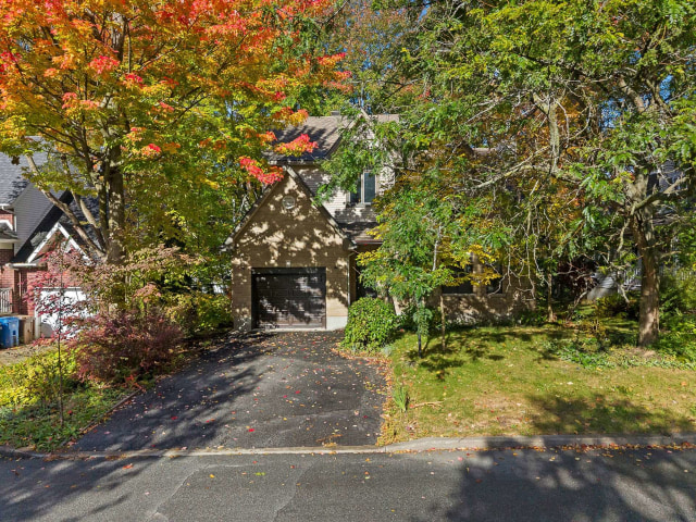 Façade — 931 Rue des Cerisiers, Otterburn Park