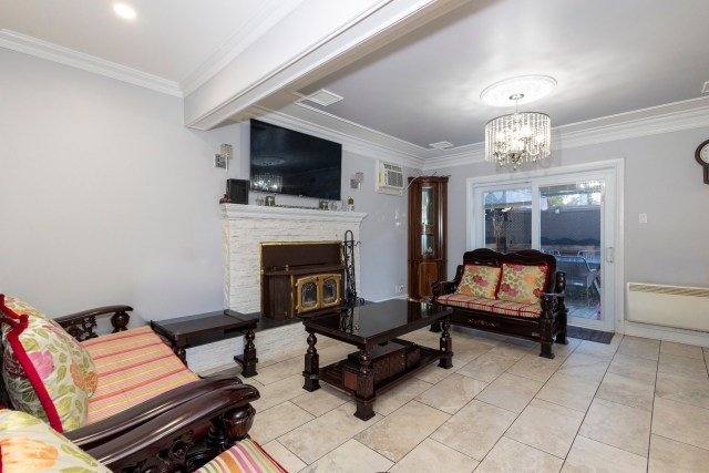 Salon — 190 Rue Gordon, Châteauguay