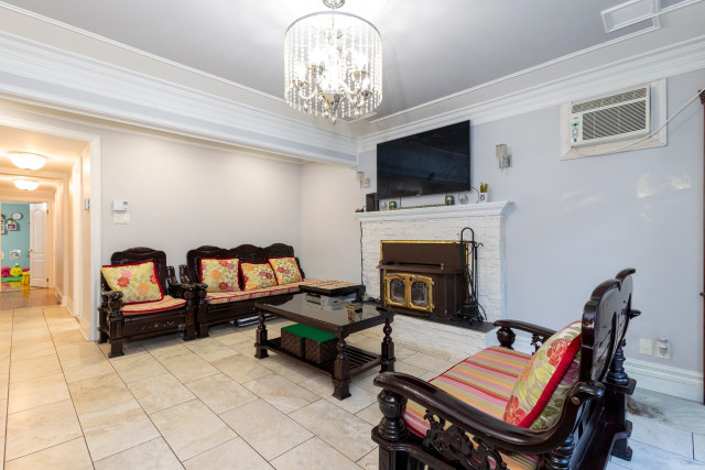 Salon — 190 Rue Gordon, Châteauguay