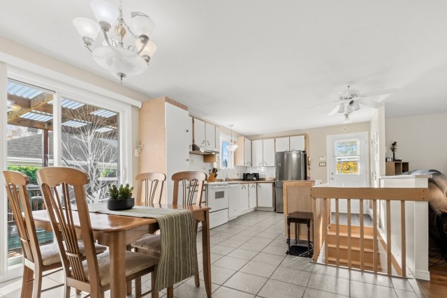 Salle à manger — 464 Av. Vernet, Québec