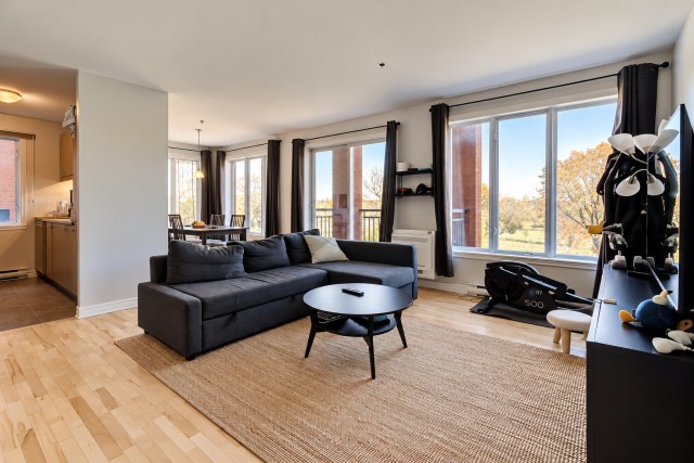 Salon — 2970 Rue du Trianon, Montréal