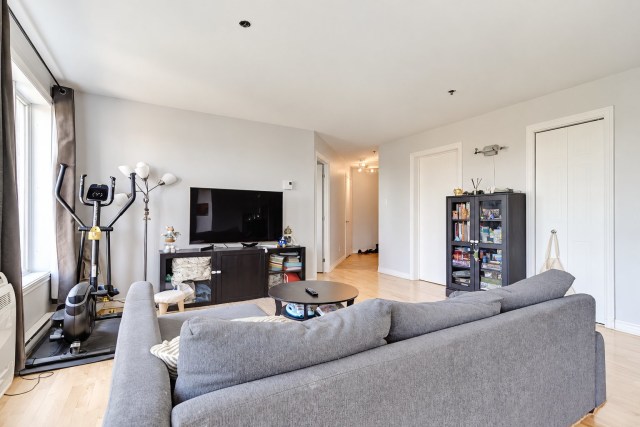 Salon — 2970 Rue du Trianon, Montréal