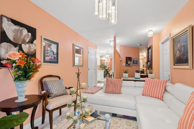 Salon — 251 Rue André-Pontbriand, Sainte-Thérèse