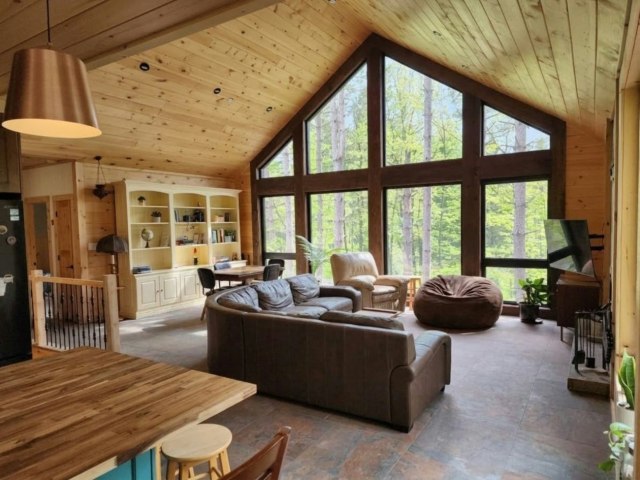 Photo 3 — 83 Ch Godefroy, Sainte-Anne-Des-Lacs
