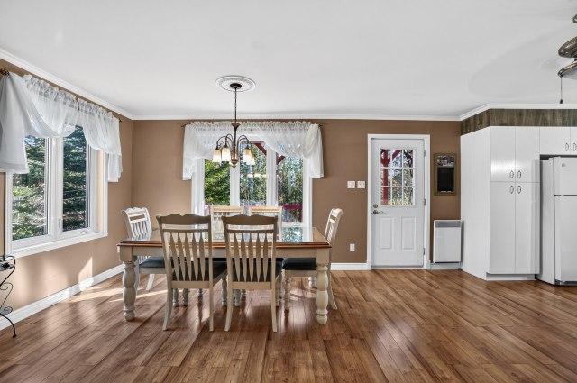 Salle à manger — 2355 Ch. de la Grande-Vallée, Chertsey