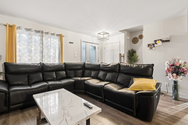 Salon — 438 Rue Édouard-Laberge, Mercier