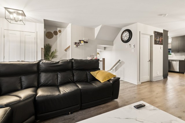 Salon — 438 Rue Édouard-Laberge, Mercier