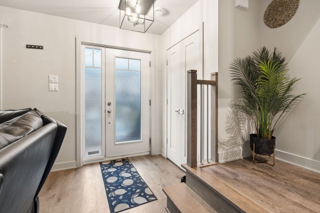 Hall d'entrée — 438 Rue Édouard-Laberge, Mercier