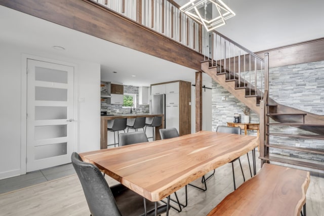 Salle à manger — 13 Rue des Scarabées, Québec