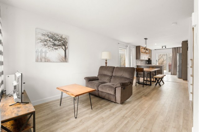 Salon — 1461Z Rue Jacques-Bédard, Québec