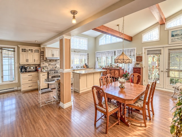 Salle à manger — 480 Av. Georges-Boisvert, Chandler