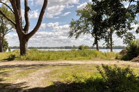 Accès au plan d'eau