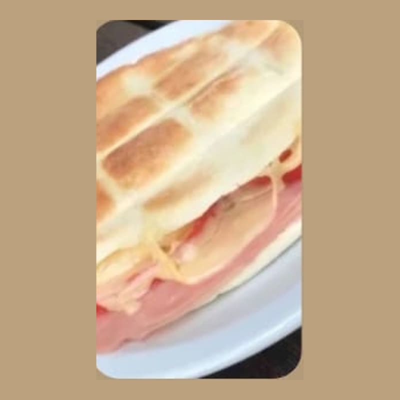 Sándwich árabe de jamón y queso