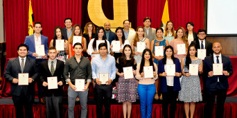 UEES entregó becas internacionales
